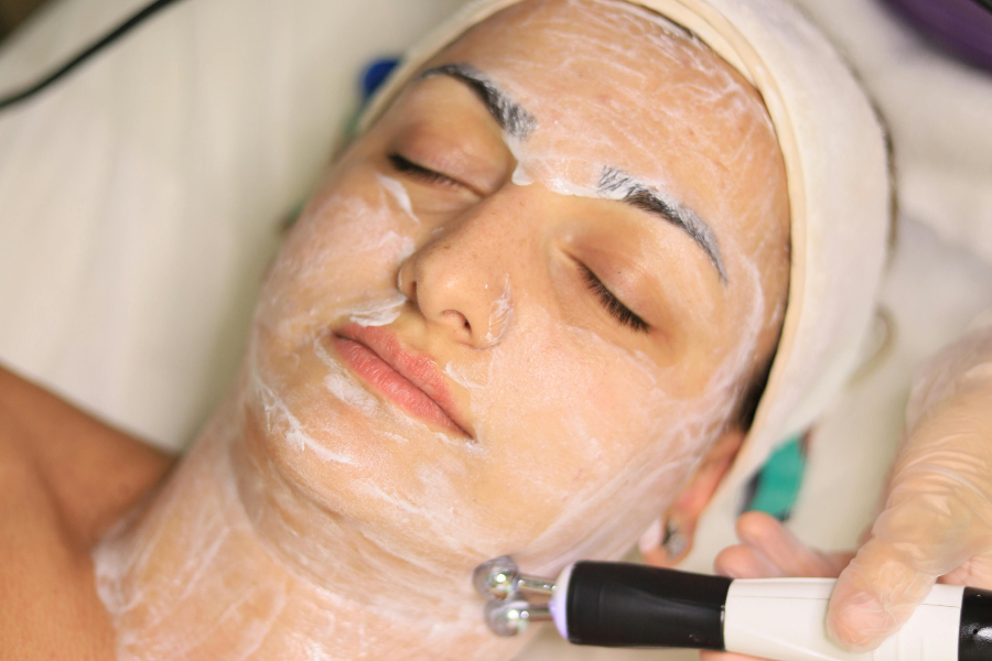 Which Facial Gives Instant Glow Before an Event